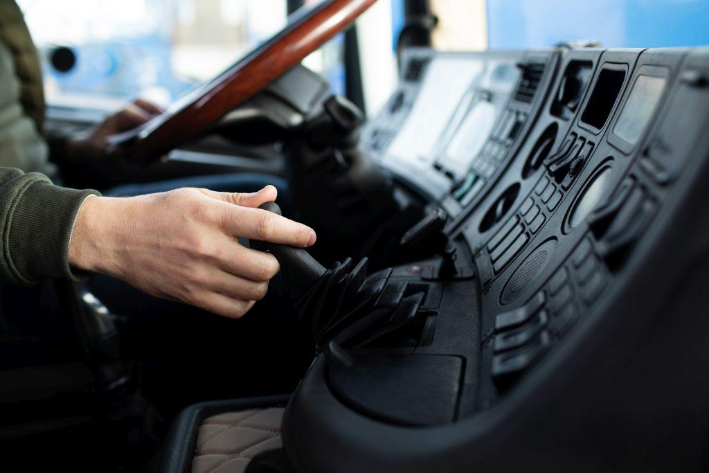 Особливості роботи автоелектрика вантажних автомобілів на СТО Лонгран